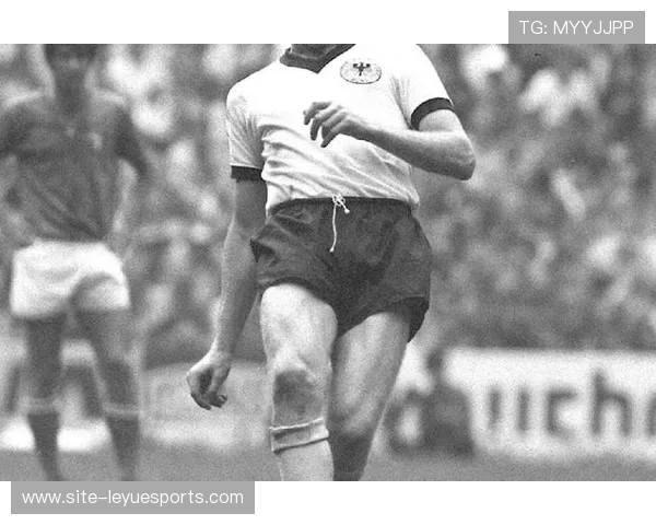 足球球星亲自揭秘球鞋收藏背后的故事与心路历程